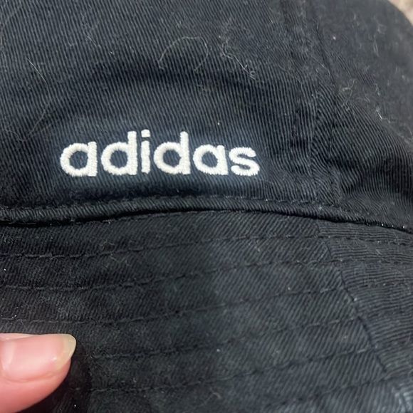🔥 adidas bucket hat - Picture 2 of 3